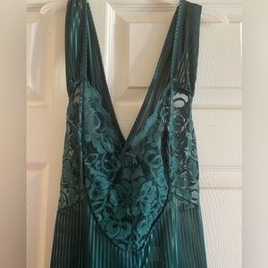Vintage Petra Lingerie Nightgown Womens Size Large Maxi Green Lace Coquette.